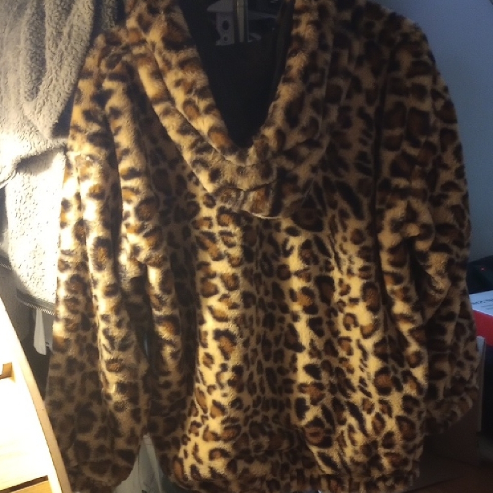 Super Soft Leopard Print Jacket - image 2